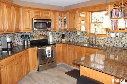 135 Wind River Dr, Hamilton, IL 62341 photo 3