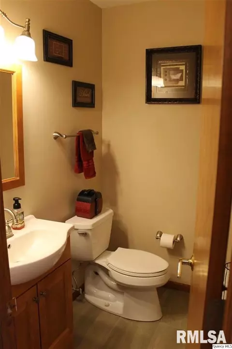 135 Wind River Dr, Hamilton, IL 62341 photo 9