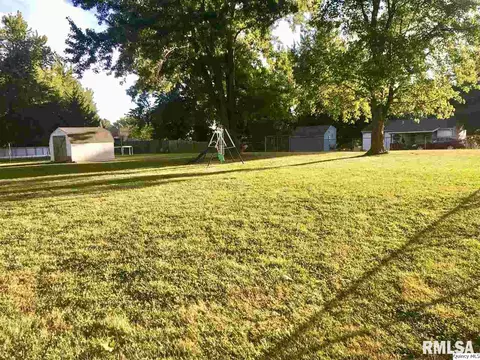 304 Sycamore St, Payson, IL 62360 photo 11