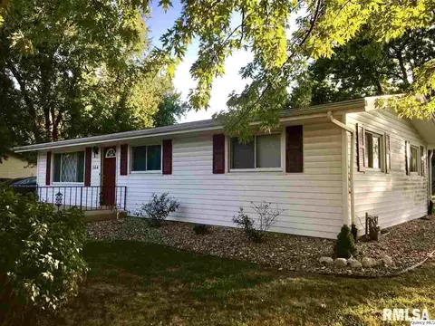 304 Sycamore St, Payson, IL 62360 photo 1