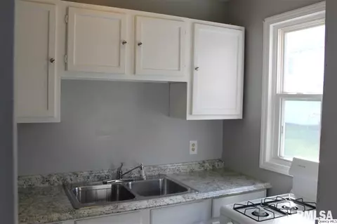 620 Cedar, Quincy, IL 62301 photo 2