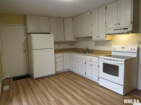 316 Willow St, Payson, IL 62360 photo 5