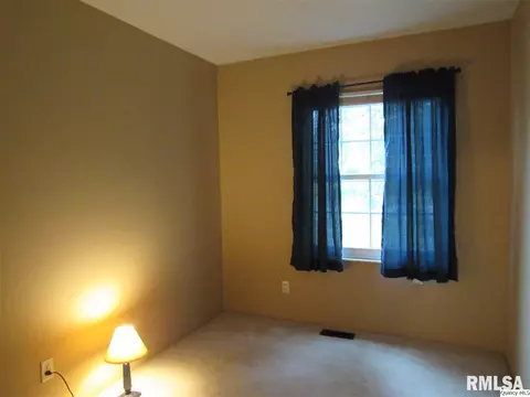 316 Willow St, Payson, IL 62360 photo 9