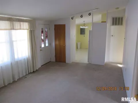 2050 Maple, Quincy, IL 62301 photo 2