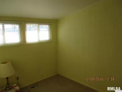 2050 Maple, Quincy, IL 62301 photo 4