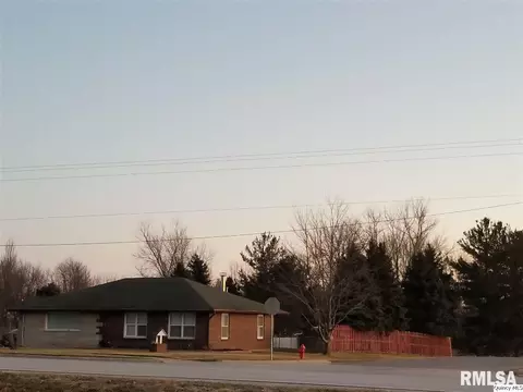 556 W Collins, Mendon, IL 62351 photo 1