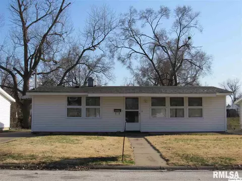 2046 Maple St, Quincy, IL 62301 photo 1