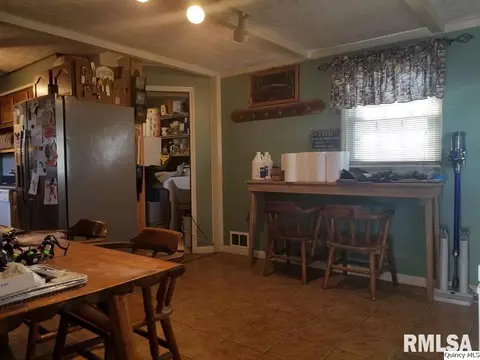 1237 Pratt St, Barry, IL 62312 photo 6