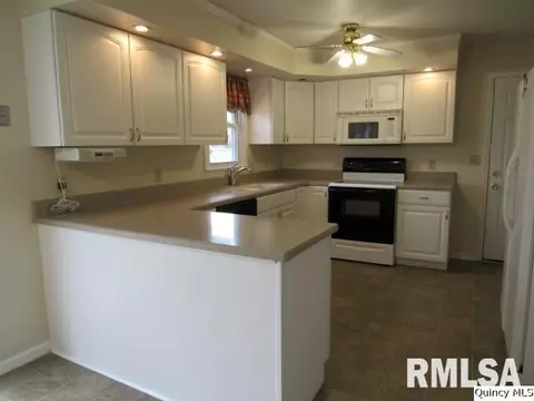 4001 Pine Tree Rd, Quincy, IL 62305 photo 3