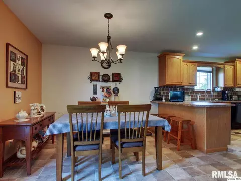720 N Spring St, Palmyra, MO 63461 photo 8