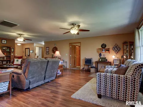 720 N Spring St, Palmyra, MO 63461 photo 6