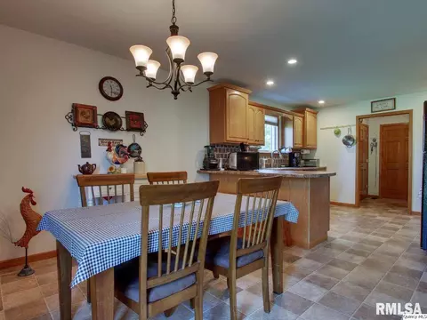 720 N Spring St, Palmyra, MO 63461 photo 9