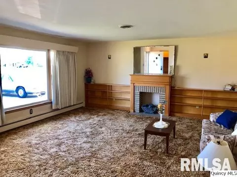 616 Miller St, Carthage, IL 62321 photo 4