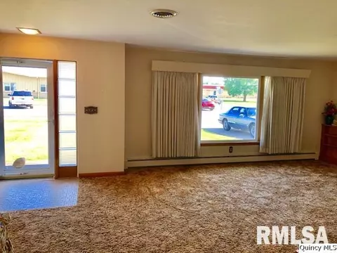 616 Miller St, Carthage, IL 62321 photo 3