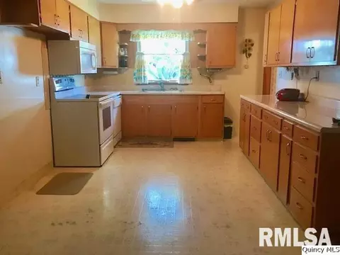 616 Miller St, Carthage, IL 62321 photo 5