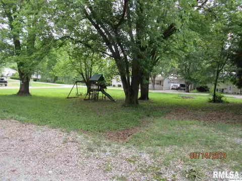 323 Sycamore, Payson, IL 62360 photo 2