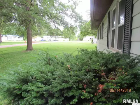 323 Sycamore, Payson, IL 62360 photo 3