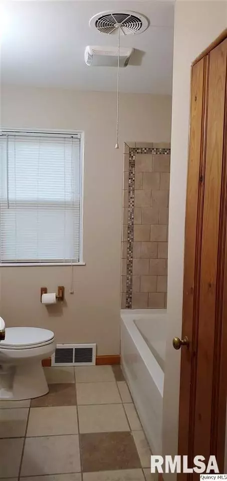222 Chestnut St, Mendon, IL 62351 photo 9