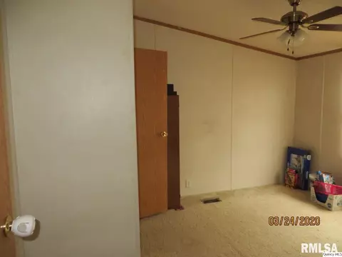 708 E Grn, Augusta, IL 62311 photo 4