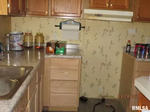 708 E Grn, Augusta, IL 62311 photo 5