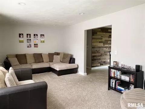 4100 Pine Tree Rd, Quincy, IL 62305 photo 3