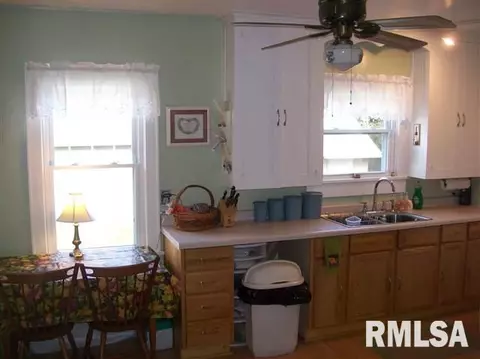400 E North St, Emden, IL 62635 photo 5