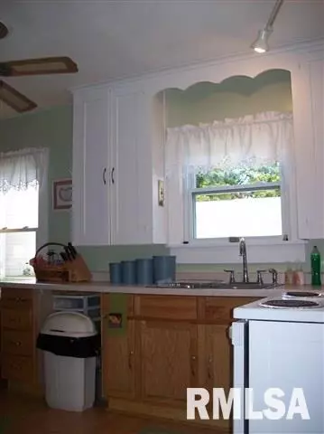 400 E North St, Emden, IL 62635 photo 4