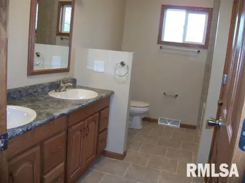 1875 Sunset Dr, Lincoln, IL 62656 photo 6