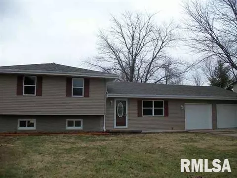 1875 Sunset Dr, Lincoln, IL 62656 photo 1