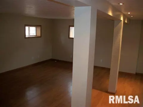 1875 Sunset Dr, Lincoln, IL 62656 photo 4
