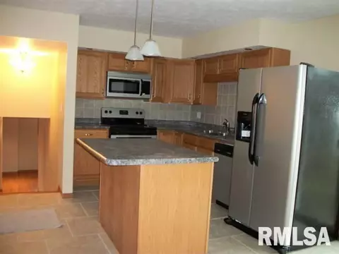 1875 Sunset Dr, Lincoln, IL 62656 photo 3