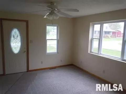 230 E Pine St, Broadwell, IL 62634 photo 2