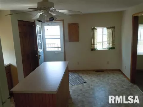 230 E Pine St, Broadwell, IL 62634 photo 5
