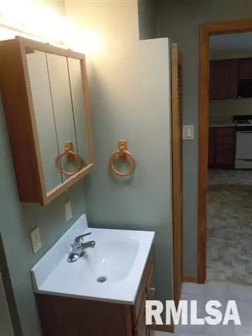 230 E Pine St, Broadwell, IL 62634 photo 9