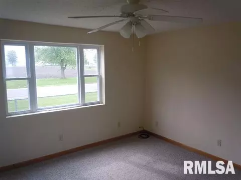 230 E Pine St, Broadwell, IL 62634 photo 3