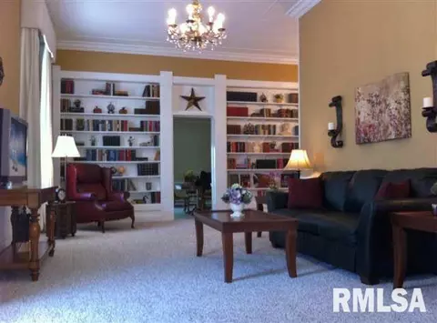 334 E Van Buren St, Greenview, IL 62642 photo 3