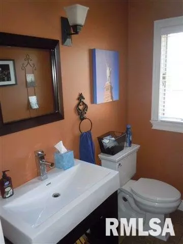 11 Windsor Pl, Lincoln, IL 62656 photo 9