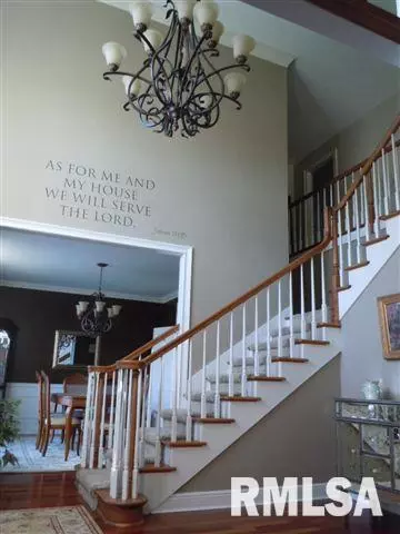 11 Windsor Pl, Lincoln, IL 62656 photo 2