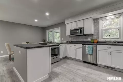 3001 Arlington Dr, Springfield, IL 62704 photo 7