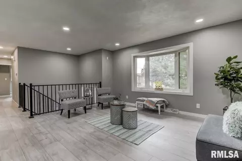3001 Arlington Dr, Springfield, IL 62704 photo 2