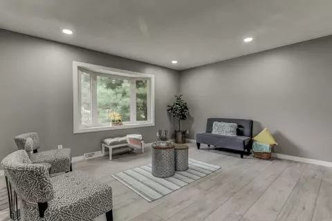 3001 Arlington Dr, Springfield, IL 62704 photo 3