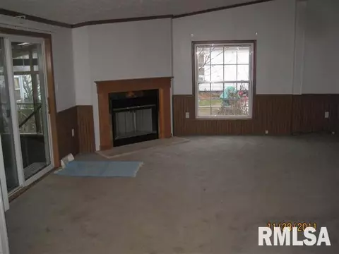 306 N Maple St, Chestnut, IL 62518 photo 6