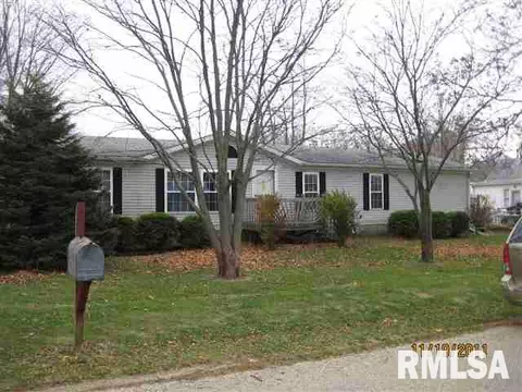 306 N Maple St, Chestnut, IL 62518 photo 2