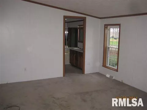 306 N Maple St, Chestnut, IL 62518 photo 9