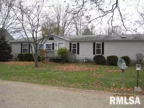 306 N Maple St, Chestnut, IL 62518 photo 1