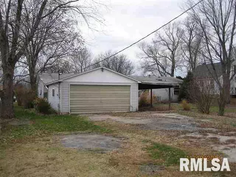 306 N Maple St, Chestnut, IL 62518 photo 3