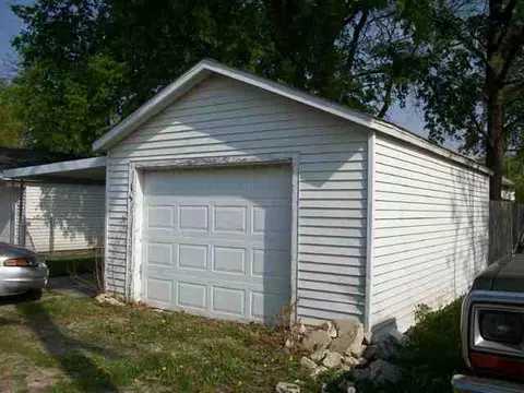 715 N Kickapoo St, Lincoln, IL 62656 photo 2