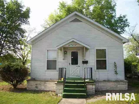 715 N Kickapoo St, Lincoln, IL 62656 photo 1