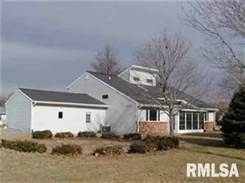 5 Pheasant Run St, Lincoln, IL 62656 photo 1