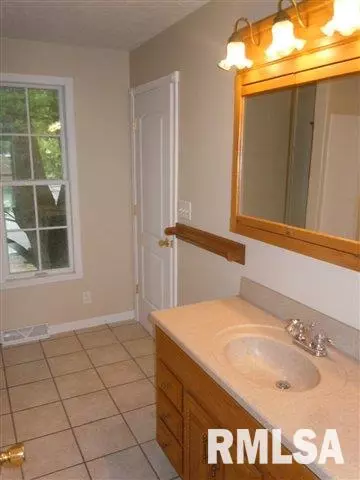 1224 N Kickapoo St, Lincoln, IL 62656 photo 13